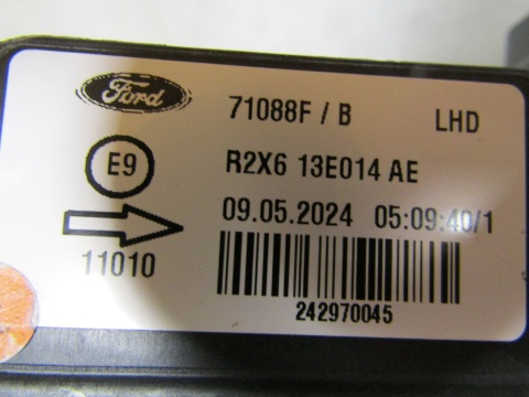 Lampa przód Ford Transit Courier MK3 ZWYKŁA 23- RH PRAWA R2X6 13E014 AE