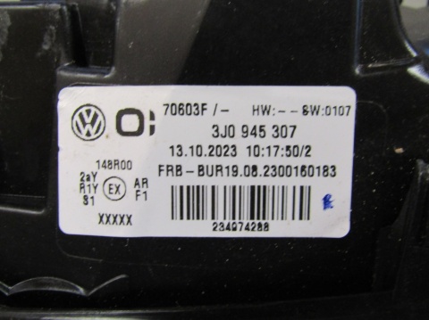 BLENDA LAMPA TYLNA ŚRODKOWA W KLAPĘ Volkswagen PASSAT B9 24- 3J0945303