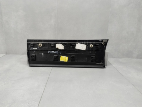 Listwa drzwi prawy prawa tył tylna Land Range ROVER VELAR L560 17-