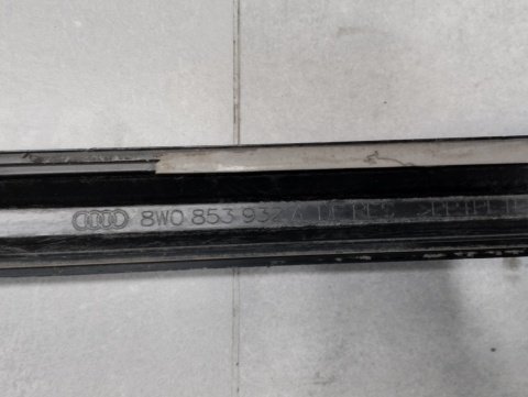 Listwa progowa prawa Audi A4 B9 8W0 S-Line 19- LIFT sedan kombi