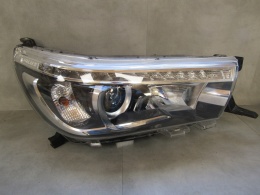 Lampa przód Toyota Hilux 8 VIII SOCZEWKA LED 15- RH PRAWA