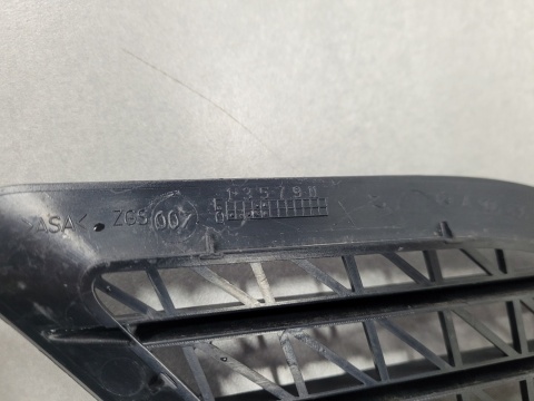 Kratka zaślepka prawa wlot powietrza maski przód Mercedes Sprinter W906 906