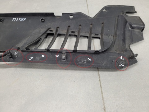 Osłona pasa przód maskownica na pas przedni Audi A8 D5 4N0 17-