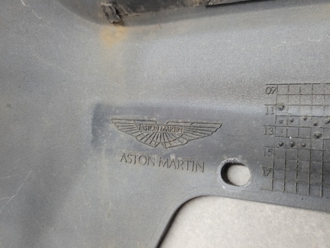 Dyfuzor dokładka zderzaka spoiler tył Aston Martin Vantage V12 V8