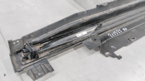 Listwa progowa prawa BMW i4 G26 BEV Electryk 20- i-4 dół listwy + Led