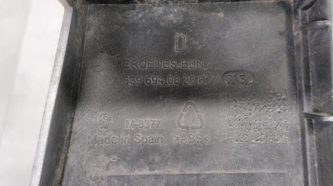 Narożnik listwa prawy tył Mercedes Vito 03-14 A6396940825K2