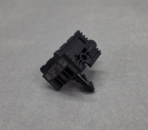 Czujnik uderzenia ochrony pieszych AUDI Q7 Q8 4M0 15-