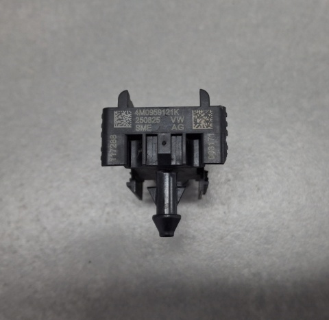 Czujnik uderzenia ochrony pieszych AUDI Q7 Q8 4M0 15-