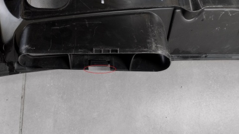 Osłona pasa / Wlot Powietrza Zimnego Mercedes Benz W204