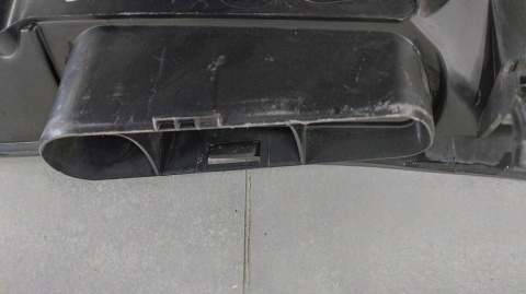 Osłona pasa / Wlot Powietrza Zimnego Mercedes Benz W204