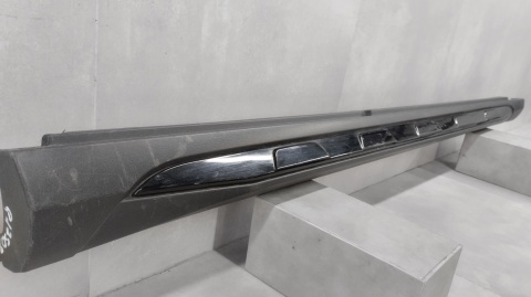 Listwa progowa prawa Mercedes GLA 156 AMG 13-