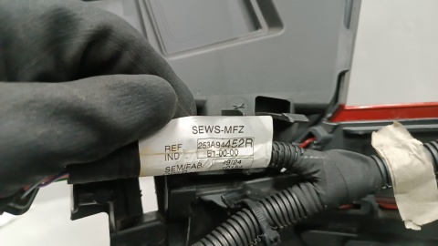 ZDERZAK PRZÓD PRZEDNI RENAULT CAPTUR II LIFT E-TECH SYMBIOZ 24- / + wiązka