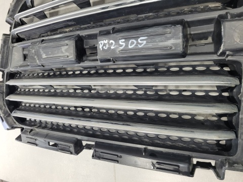 Grill atrapa mocowanie prawe DODGE RAM 3500 14-15