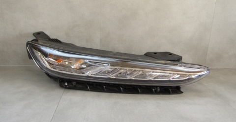 Lampa przód Hyundai Kona 1 LED DRL RH 17-21