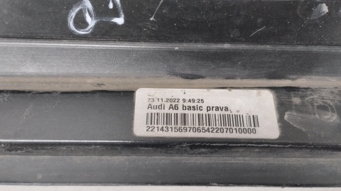 Listwa progowa prawa Audi A6 C8 4K0 nakładka 18- sedan kombi