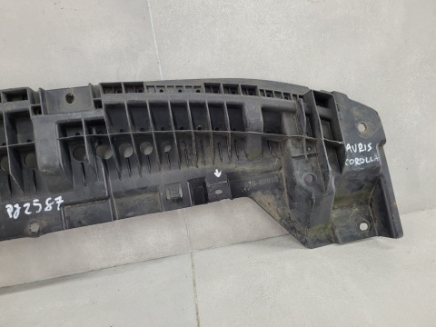 Osłona płyta podłoga pod zderzak przód Toyota Auris I Lift E15 06-12
