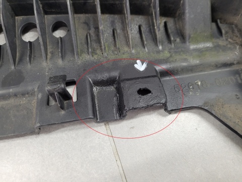 Osłona płyta podłoga pod zderzak przód Toyota Auris I Lift E15 06-12