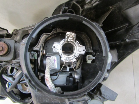 LAMPA PRZÓD TOYOTA AVENSIS T27 RH PRAWA KSENON SKRĘTNY H279HR-AE 09-11