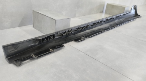 Listwa progowa prawa Audi A5 8W8 S-Line 19 Lift-