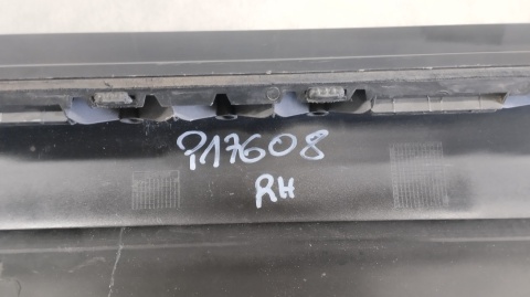Listwa progowa prawa Audi A5 8W8 S-Line 19 Lift-