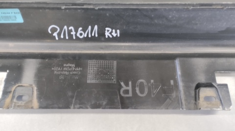 Listwa progowa prawa BMW 1 F40 2 F44 19- próg