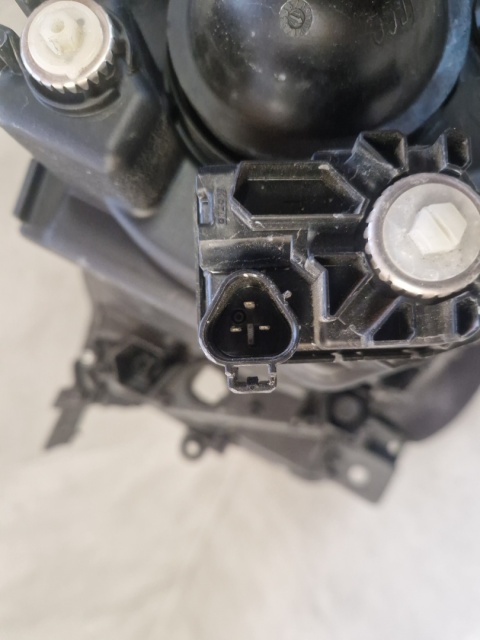 LAMPA PRZÓD SUZUKI IGNIS III 3 ZWYKŁA 16- PRAWA RH