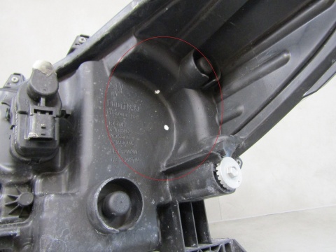 LAMPA PRZÓD TOYOTA COROLLA CROSS LED 20- RH PRAWA