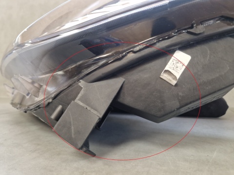 LAMPA PRZÓD REANULT EXPRES III ZWYKŁA Z LED LEWA LH 21-24 260600331R