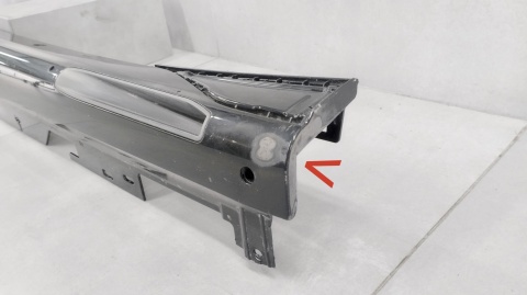 Listwa progowa prawa BMW 7 G70 Hybryda 22- 51778081560