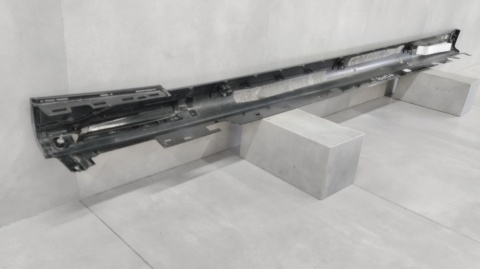 Listwa progowa prawa BMW 7 G70 Hybryda 22- 51778081560