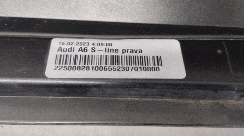 Listwa progowa prawa Audi A6 C8 4K0 S Line 18- sedan kombi