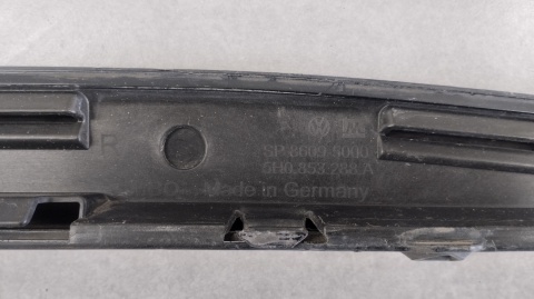 Listwa progowa prawa VW Golf 8 5H0 R Line HB 19-