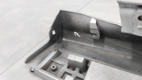 Listwa progowa prawa Toyota Yaris 4 IV 20- Mazda 2 22- Hybrid