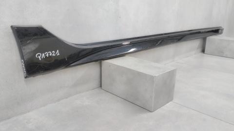 Listwa progowa prawa VW Golf 8 5H0 R HB 19-