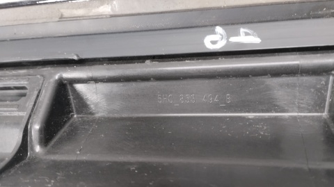 Listwa progowa prawa VW Golf 8 5H0 R HB 19-
