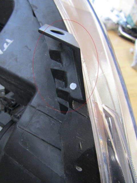 Lampa przód Nissan e-NV200 ZWYKŁA LED 14-21 LH LEWA 260604FA0A