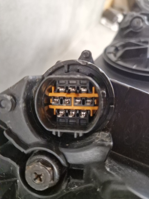LAMPA PRZÓD HYUNDAI IX20 ZWYKŁA SOCZEWKA LH LEWA 10-15 92101-1K3XX