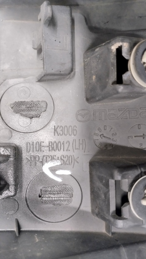 Listwa progowa błotnika lewa lewy przód Mazda CX3 CX-3 14-21 d10e-b0012