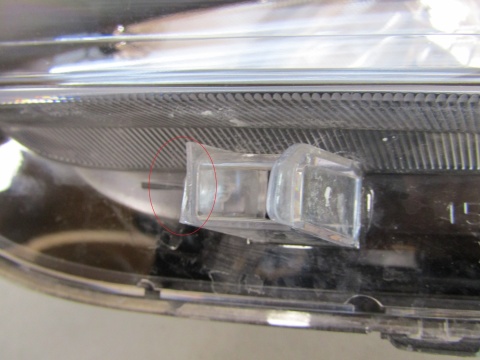 Lampa przód Ford Transit Courier ZWYKŁA 14- LH JT76 13W030 CD