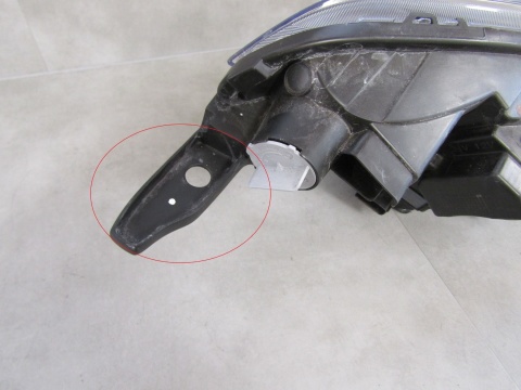 Lampa przód Ford Transit Courier ZWYKŁA 14- LH JT76 13W030 CD