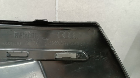 Kratka lewa + prawa Audi Q7 4M0 komplet E-TRON 15-19 POD RADAR