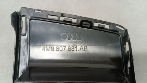 Kratka zderzaka lewa przód AUDI Q7 E-TRON 4M0 4M0807681AB