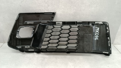 Kratka zderzaka prawa przód AUDI Q7 E-TRON 4M0