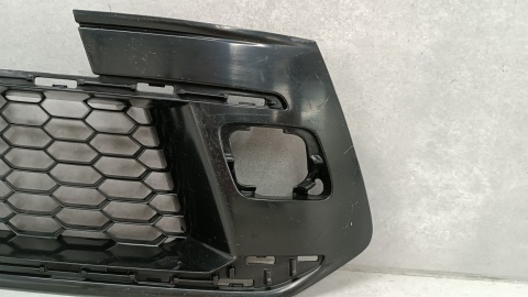 Kratka zderzaka prawa przód AUDI Q7 E-TRON 4M0 pod radar