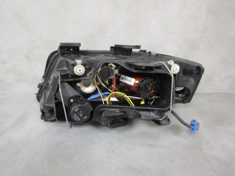 LAMPA PRZÓD AUDI A6 C5 RH PRAWA ZWYKŁA SOCZEWKA 01-05