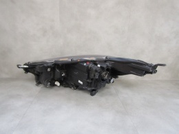 LAMPA PRZÓD TOYOTA YARIS 4 IV ZWYKŁA SOCZEWKA 20- / MAZDA 2 22- RH