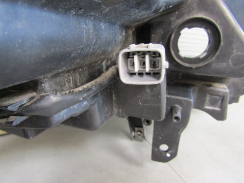 LAMPA PRZÓD SUZUKI SX4 S CROSS KSENON NIESKRĘTNY 13-16 LH 100-17735