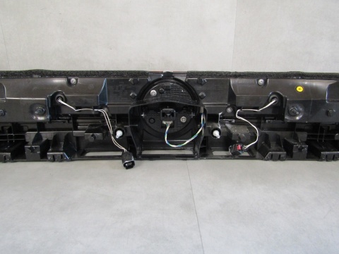LAMPA TYLNA KLAPY BAGAŻNIKA BLENDA VW TOUAREG III LIFT 760945307E 23-
