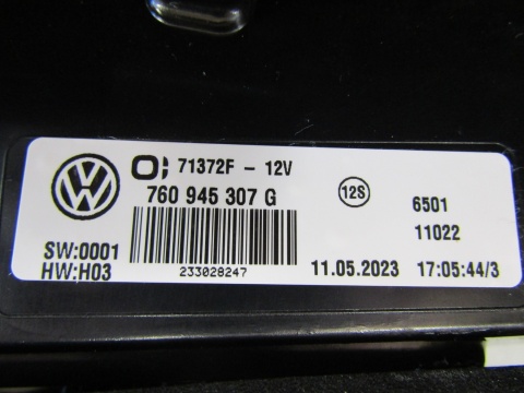 LAMPA TYLNA KLAPY BAGAŻNIKA BLENDA VW TOUAREG III LIFT 760945307E 23-