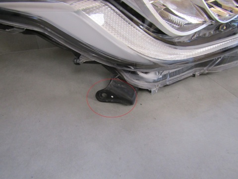  LAMPA PRZÓD TOYOTA YARIS IV LED 20- RH PRAWA